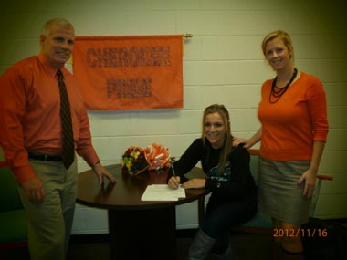 Lauren Thomas signing